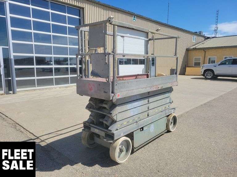 Skyjack  SJ 3226  500  LBS  Scissor Lift