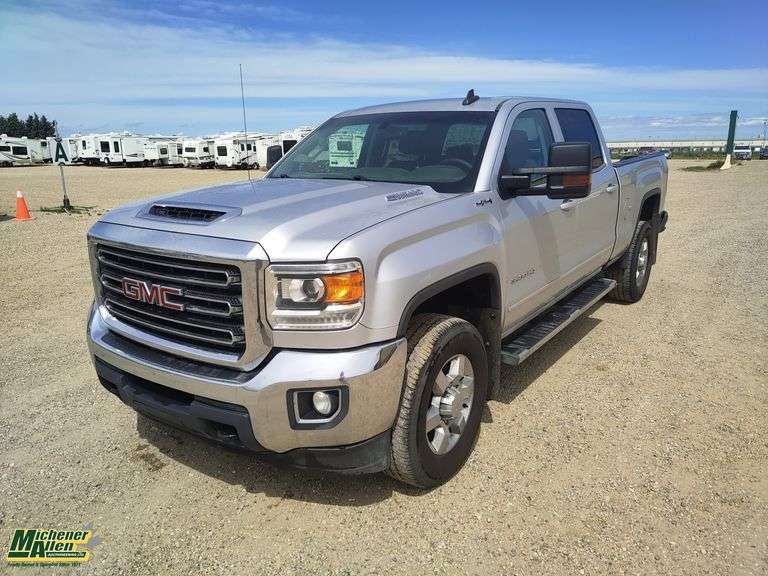 2018  GMC  Sierra 3500HD  4x4 SLE 4dr Crew Cab DRW