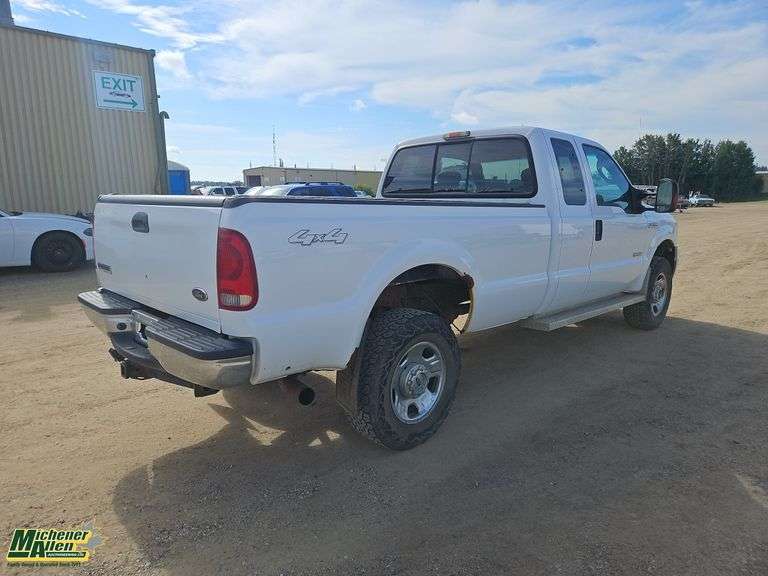 2007  Ford  F-350 Super Duty  XLT 4dr SuperCab 4WD LB