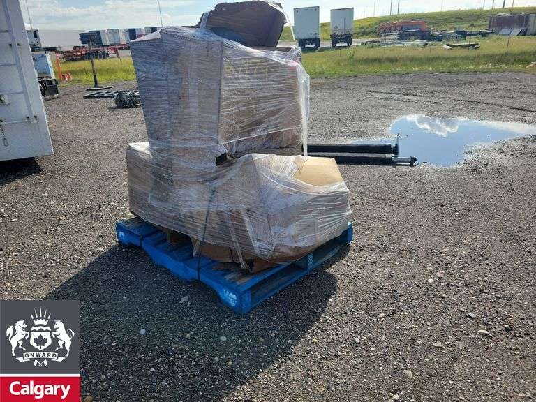 2 Pallet International Truck Seats
