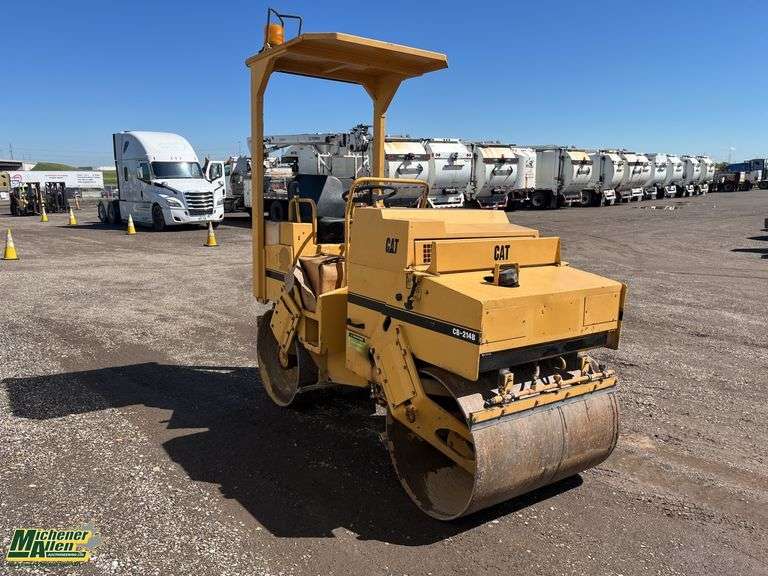 Caterpillar   CB-214B  Vibratory Smooth Drum Compactor