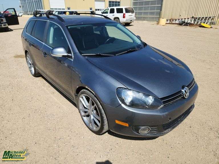 2014  Volkswagen  Jetta  SportWagen TDI 4dr Wagon 6A w/Sunroof and Navigation