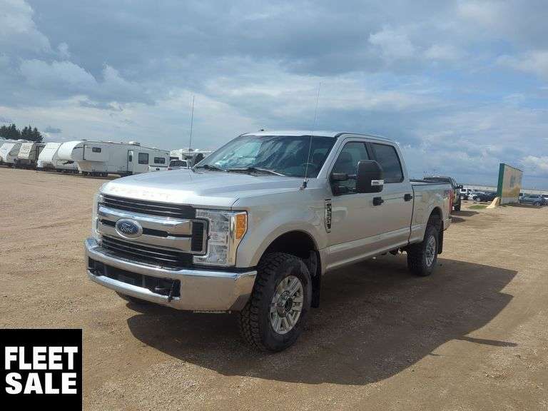 2017  Ford  F-250 Super Duty  4x4 XLT 4dr Crew Cab 6.8 ft. SB