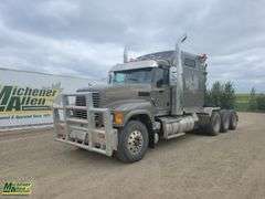 2013  Mack  Pinnacle  Tri  Wet Kit Sleeper Tractor