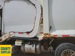 2016  Peterbilt  320  T/A  Refuse Truck