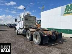 2006  Kenworth  T800  T/A  Wet Kit Day Cab Tractor