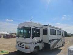 2001  Ford  Fleetwood RV 33R  Class A V10 Triton  56229  MI