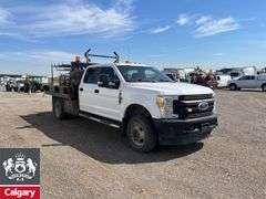 2017  Ford  F-350 Super Duty 4X4  S/A  Deck Truck