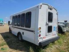 Non-Operable  2005  Ford  E-450  S/A  Passenger  Bus