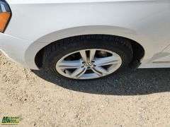 2013  Volkswagen  Passat  TDI SE 4dr Sedan 6A w/ Sunroof and Navigation