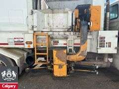 2017  International  WorkStar 7400  T/A  Refuse Truck