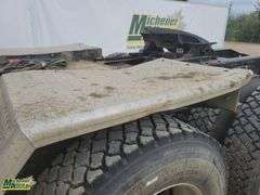 2013  Mack  Pinnacle  Tri  Wet Kit Sleeper Tractor
