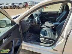 2013  Volkswagen  Passat  TDI SE 4dr Sedan 6A w/ Sunroof and Navigation