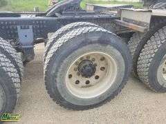 2013  Mack  Pinnacle  Tri  Wet Kit Sleeper Tractor