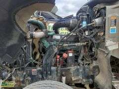2013  Mack  Pinnacle  Tri  Wet Kit Sleeper Tractor