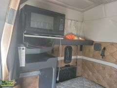 2013  Mack  Pinnacle  Tri  Wet Kit Sleeper Tractor