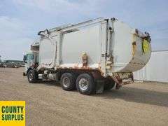 2016  Peterbilt  320  T/A  Refuse Truck