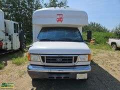 Non-Operable  2005  Ford  E-450  S/A  Passenger  Bus