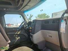 Non-Operable  2019  Peterbilt  579  T/A  Sleeper Tractor