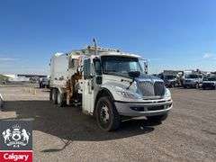 2017  International  WorkStar 7400  T/A  Refuse Truck