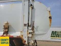 2016  Peterbilt  320  T/A  Refuse Truck