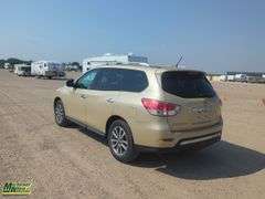 2013  Nissan  Pathfinder  4WD SV 4dr SUV