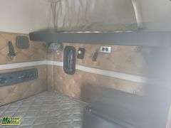 2013  Mack  Pinnacle  Tri  Wet Kit Sleeper Tractor