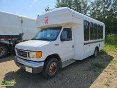 Non-Operable  2005  Ford  E-450  S/A  Passenger  Bus