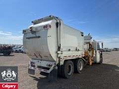 2017  International  WorkStar 7400  T/A  Refuse Truck