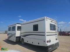 2001  Ford  Fleetwood RV 33R  Class A V10 Triton  56229  MI