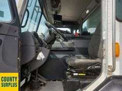 2016  Peterbilt  320  T/A  Refuse Truck