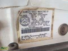 Non-Operable  1996  Ford  F-Super Duty  S/A  Deck Truck