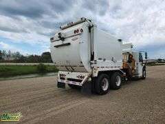 2017  International  WorkStar 7400  T/A  Refuse Truck