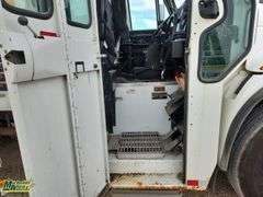 2017  International  WorkStar 7400  T/A  Refuse Truck