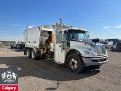 2017  International  WorkStar 7400  T/A  Refuse Truck