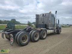 2013  Mack  Pinnacle  Tri  Wet Kit Sleeper Tractor