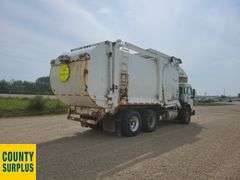 2016  Peterbilt  320  T/A  Refuse Truck
