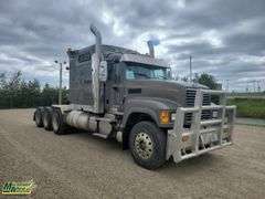 2013  Mack  Pinnacle  Tri  Wet Kit Sleeper Tractor