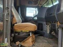 2013  Mack  Pinnacle  Tri  Wet Kit Sleeper Tractor