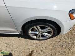 2013  Volkswagen  Passat  TDI SE 4dr Sedan 6A w/ Sunroof and Navigation
