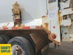 2016  Peterbilt  320  T/A  Refuse Truck