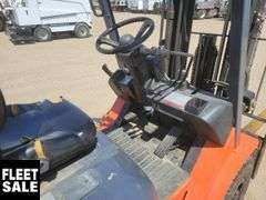 Toyota  7FGU25  3750  LBS  Forklift