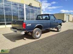1995  Ford  F-250  2dr XL 4WD 7.3L DSL Standard Cab LB HD