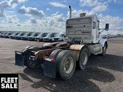 2006  Kenworth  T800  T/A  Wet Kit Day Cab Tractor