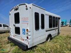 Non-Operable  2005  Ford  E-450  S/A  Passenger  Bus