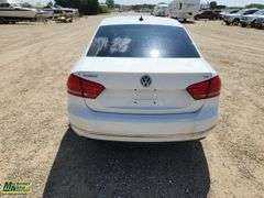 2013  Volkswagen  Passat  TDI SE 4dr Sedan 6A w/ Sunroof and Navigation