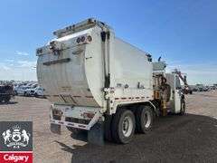 2017  International  WorkStar 7400  T/A  Refuse Truck