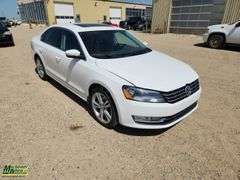 2013  Volkswagen  Passat  TDI SE 4dr Sedan 6A w/ Sunroof and Navigation