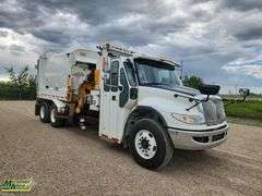 2017  International  WorkStar 7400  T/A  Refuse Truck