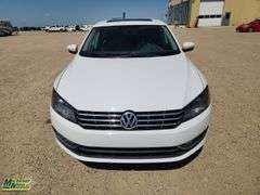2013  Volkswagen  Passat  TDI SE 4dr Sedan 6A w/ Sunroof and Navigation
